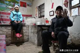 8旬老人被套路，花2000元买下净水机，儿媳知道后这样对他图片