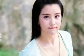 有种逆袭叫《花千骨》的轻水，5年前长相一般，如今美到你认不出图片