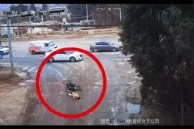 绿灯亮起，水泥罐车右转，他永远躺在了车轮下图片