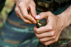 “硬核”枪技！武警特战队员实弹射击练就“神枪手”图片