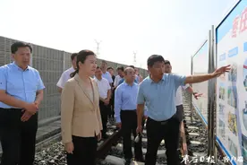 张宏伟到惠民铁路专用线和枣庄学院新校区二期项目现场办公图片