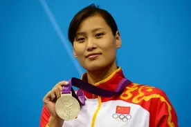 游泳女神宣布复出！10年前因为和刘翔同框走红，32岁已升级成辣妈图片