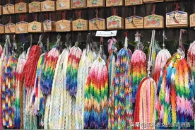有点像俄罗斯套娃，伏见稻荷大社还套着很多小神社图片