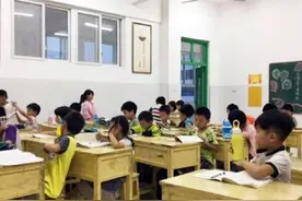 学校也开始钻政策空子了，8点到校和8点上课原来是两个不同的概念图片
