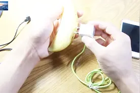 手机没电，忘记带充电器，别着急，教你一种不需要电源的充电方法视频封面