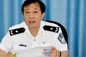 白衬衣警察身份有多特别？难怪平时看不到人影，级别比想象中还高图片