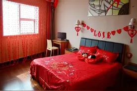 谁能理解：34岁光棍男娶42岁多次生子、被弃，吃喝玩乐的四婚女图片
