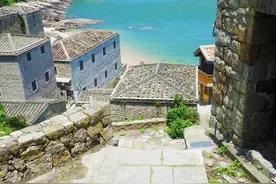 马祖列岛位于福建闽江口以东海域，这里的渔民用花岗岩修筑房屋图片