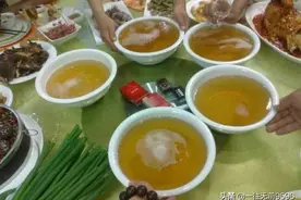 看看俄罗斯人重口味的“下酒菜”，网友：不愧是战斗民族！图片