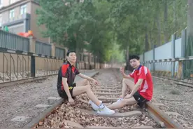 球场上默契最好的就是亲兄弟？场下兄弟互怼才是正片图片