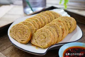 半碗肉馅，一张豆皮，简单3步自制香肠，鲜香可口，孩子特别爱吃图片