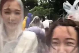 太敬业！34岁女星不惧台风跑山顶拍戏，狼狈不堪却不忘发视频图片
