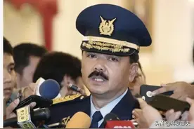 遭遇水中断崖：印尼潜艇断成三截，围壳被压扁，53名艇员全部遇难图片