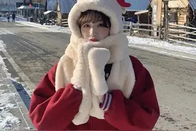 Jennie的小熊帽太火了！巨暖巨可爱，没有人可以拒绝啊图片