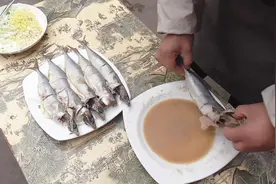 鲅鱼怎么做才好吃，农村妹子做个清蒸鲅鱼，满满的一盘都不够吃的视频封面