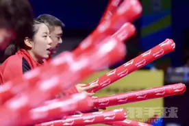 羽超决赛夜拉拉队强势抢镜，加油对垒成第二主角图片