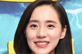 王智道歉超过8小时，黄龄仅仅回应三个表情，简简单单图片