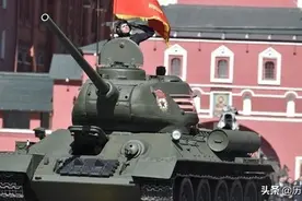 枪明明打不穿坦克，为何士兵还要向坦克倾泻子弹？有3大作用图片