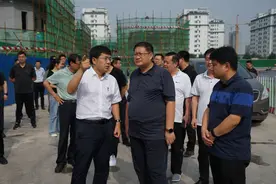 峰峰矿区考察团到丛台区考察恒大城市之光项目图片