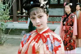 薛宝钗的金锁，明明是自家打造，为何薛姨妈非要撒谎说和尚送的？图片
