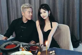 出柜一周年！女足李影和陈蕾蕾官宣恋情，微博仅关注Ｃ罗和女友图片