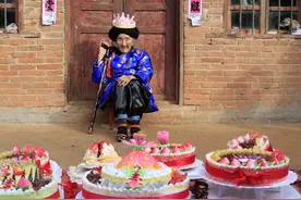 姐姐过百岁生日，弟弟驱车五个小时专程赶过来图片