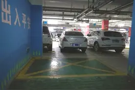 地下车库也有消防通道！龙泉新城吾悦华府却把消防通道当车位卖了图片