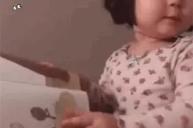 动图表情包：小可爱讲故事图片