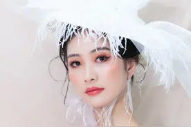 2019-07-08 白色新娘妆面图片