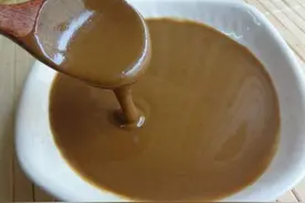 自制的芝麻酱不香浓？58岁大爷教你一招，这才是正确的制作方法图片