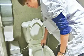 TVB唐宁被曝无戏可拍洗厕所，曾在网上求工作，图源被扒有玄机图片