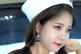 车展上美女车模云集，颜值高身材好气质超赞！图片