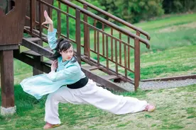 四川23岁美女，靠学武术爆红，粉丝超千万，至少能赚500万元图片