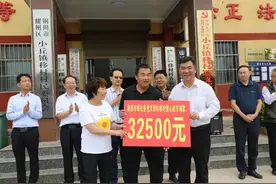 陕西日报社赴耀州区移村开展扶贫活动图片