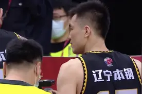 2-1！广东豪取11冠，全队疯狂庆祝，郭艾伦低头离场，女球迷哭了图片