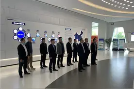 中建七局有关负责人率队拜访郑州华侨城都市置业有限公司图片