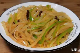 土豆丝这样做才好吃，清脆爽口，酸辣开胃，吃一口就停不下来图片