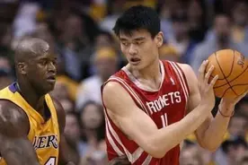 姚鲨第一次对决，奥尼尔狂砍31+13，弗老大40+，那姚明表现如何图片