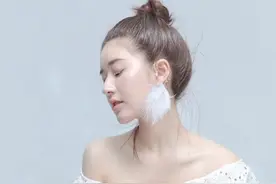 95后小生花旦赵露思时尚杂志性感写真图片图片