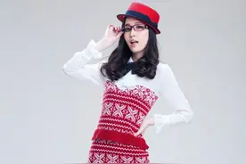 俏皮可爱小美女图片