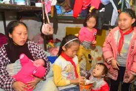 为得男孩，夫妻15年连生8女，现在最大的愿望是能填饱肚子图片