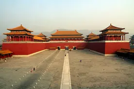 如果《庆余年》的范闲在，开大奔去故宫撒欢的和开门的，会怎样图片