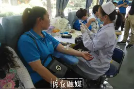 点赞！洛阳200多名党员和志愿者无偿献血献爱心图片