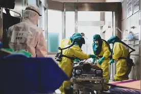 50年的老坦克埋在台海滩头，就问武直10你怕不怕？图片