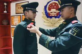 退伍季丨军营双胞胎：弟，安心！哥，珍重！图片