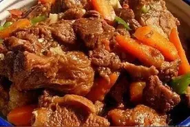 焖羊肉，加香辛料不能去除膻味，放“2黄1黑”，羊肉鲜香无膻味！图片