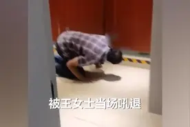 无耻！天津一大汉女厕所趴地偷窥，两年来多次被拘，被发现后不慌不忙离开图片