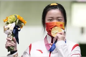 奥运会的金牌是纯金打造的吗？为什么冠军拍照的时候喜欢咬一口？图片