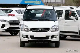 很省油很省钱的代步车，空间大又好停车，车价便宜，实拍北斗星X5图片