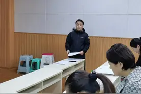 莱芜一中60级2级部召开联考质量分析会图片